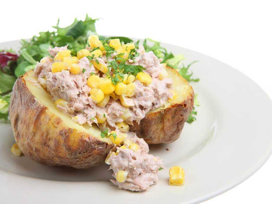 Microwave Potato Jacket with Tuna, Sweetcorn, Red Onion & Mayo